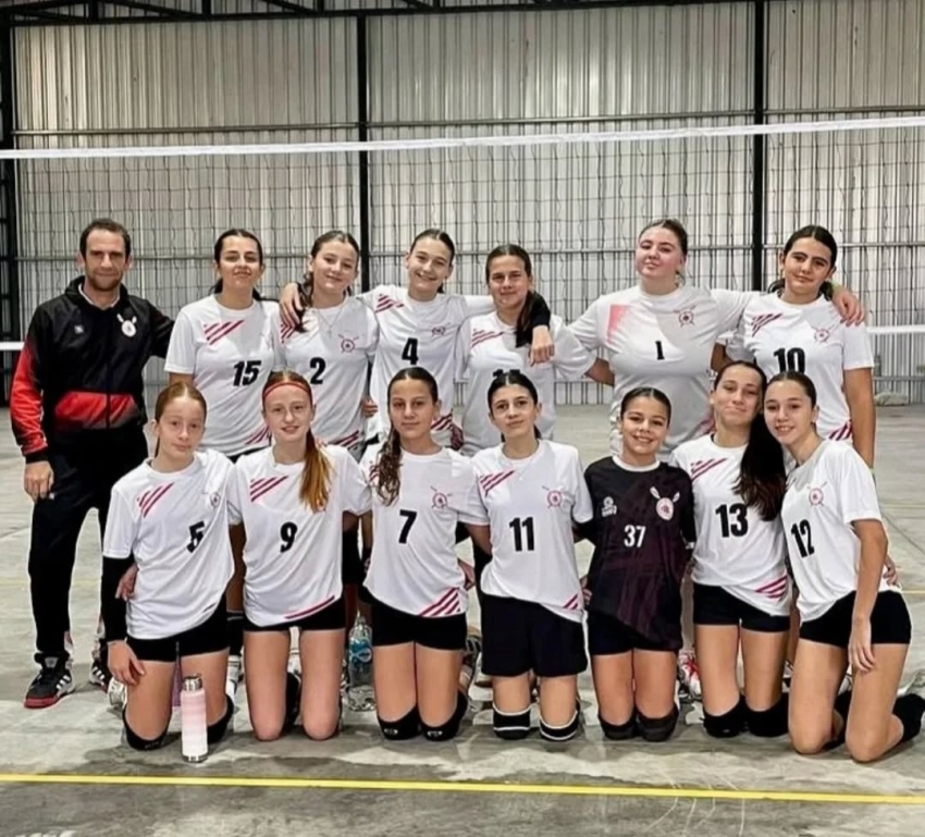 Medalla de Plata para el Voley Femenino Sub 14 del Carmelo Rowing