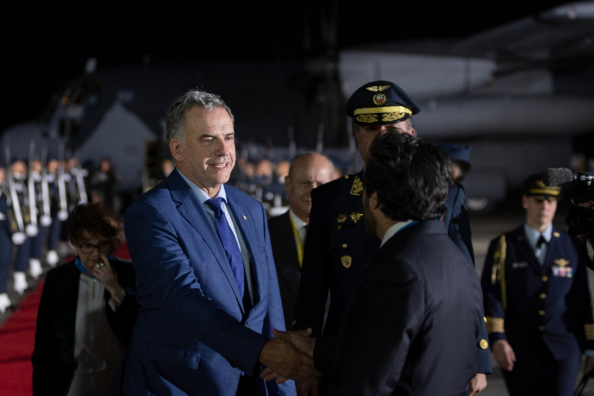 Presidente Orsi arribó a Perú para participar en la asunción de Keiko Fujimori