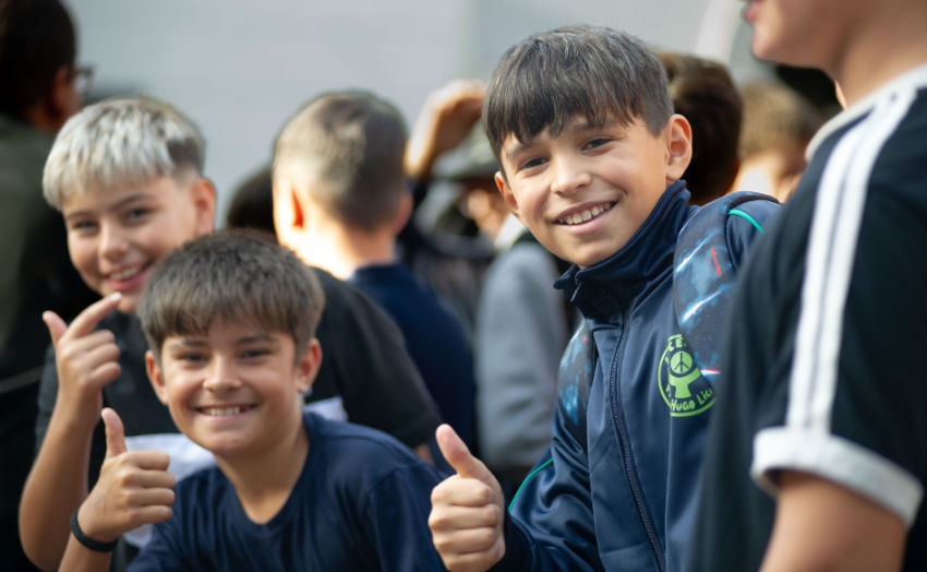 Secundaria: Más de 200.000 estudiantes comienzan las clases en 300 liceos de todo el país