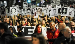Miles de uruguayos participaron en la 30.ª Marcha del Silencio