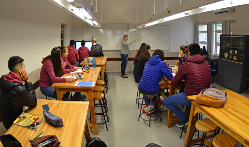 Monitor Liceal: Casi 98% de los alumnos con asistencia recurrente promovió su grado