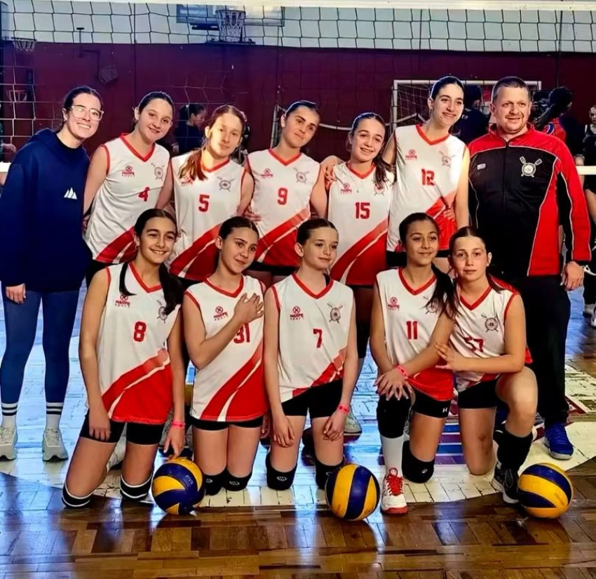 El voley Femenino de Carmelo Rowing en Minas